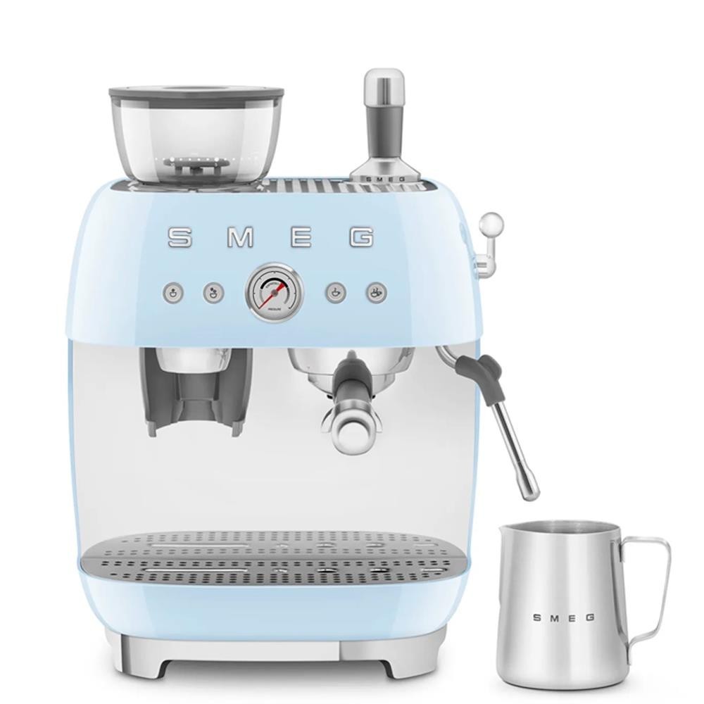 Smeg lanza la nueva cafetera con molinillo integrado EGF03